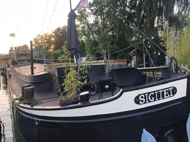 Houseboat Tante Piet Hotel Amsterdam Exterior photo